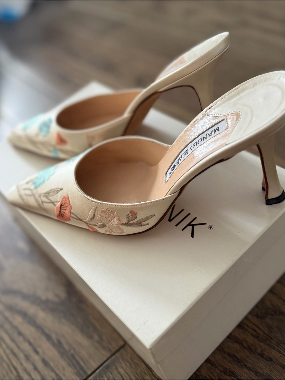 Manolo Blahnik Cream Satin Pointed-Toe Mules with Multicolor Floral Embroidery - Picture 4 of 7